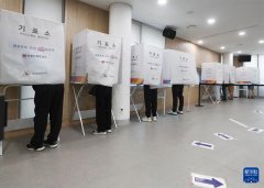 天10时53分成功产下长崽